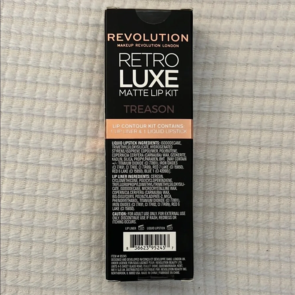 Revolution Retro Luxe Matte Lip Kit - Bold Brown - Picture 2 of 3